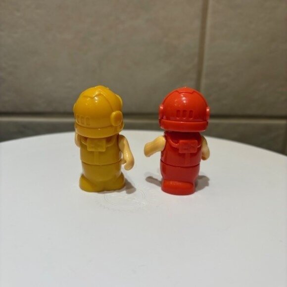 Set of 2 Vintage 1984 Fisher Price Little People Space Station Kit Figures - Picture 4 of 9